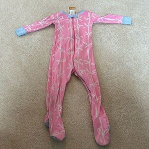 GUC- see foot, 12-18 
Pink Braselton Bows Noelle's Night Nights